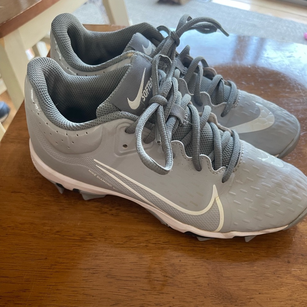 Women’s size 6.5 Nike softball cleats